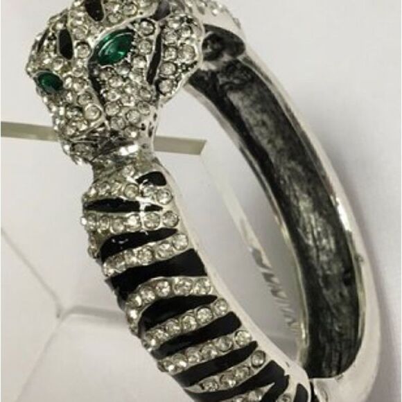 NWOT Rhinestone Encrusted Black Striped Green Eyed Jaguar Hinged Cuff. - Picture 4 of 4